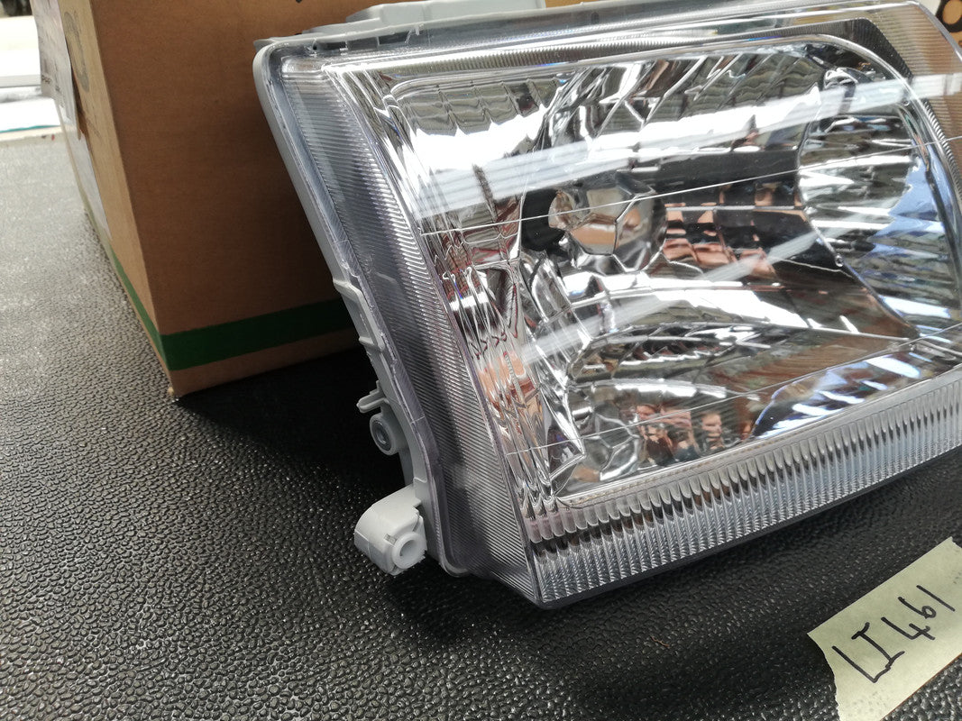 Nissan Aftermarket Hardbody Right Headlight