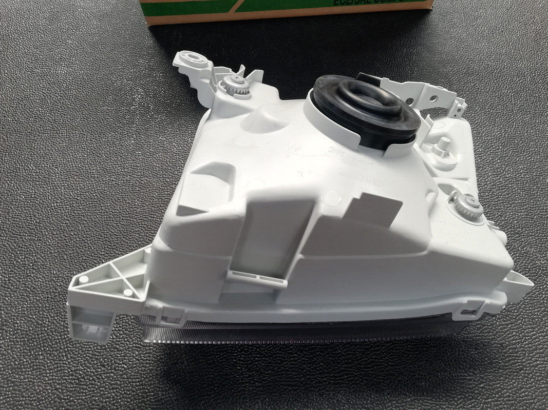 Nissan Aftermarket Hardbody Right Headlight