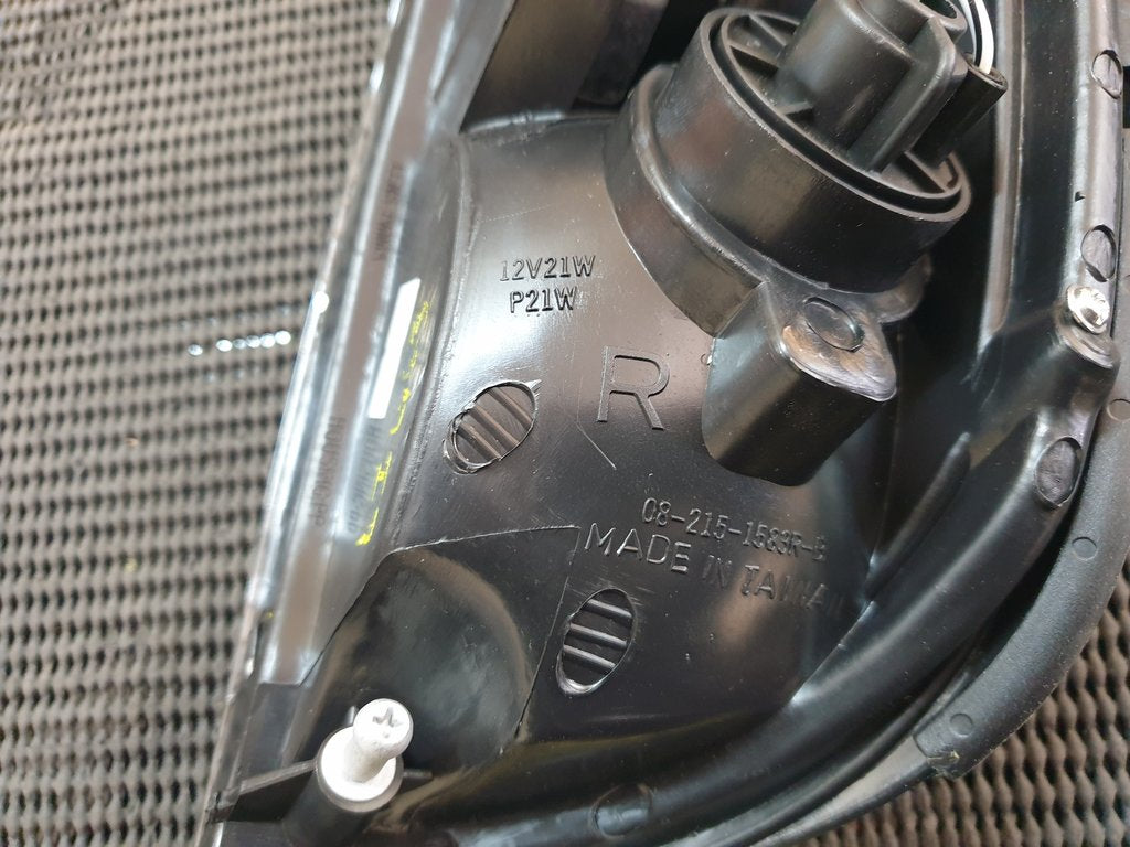 Nissan Aftermarket Hardbody Right Front Outer Lamp