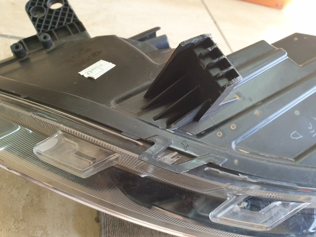 Ford Figo Right Headlight