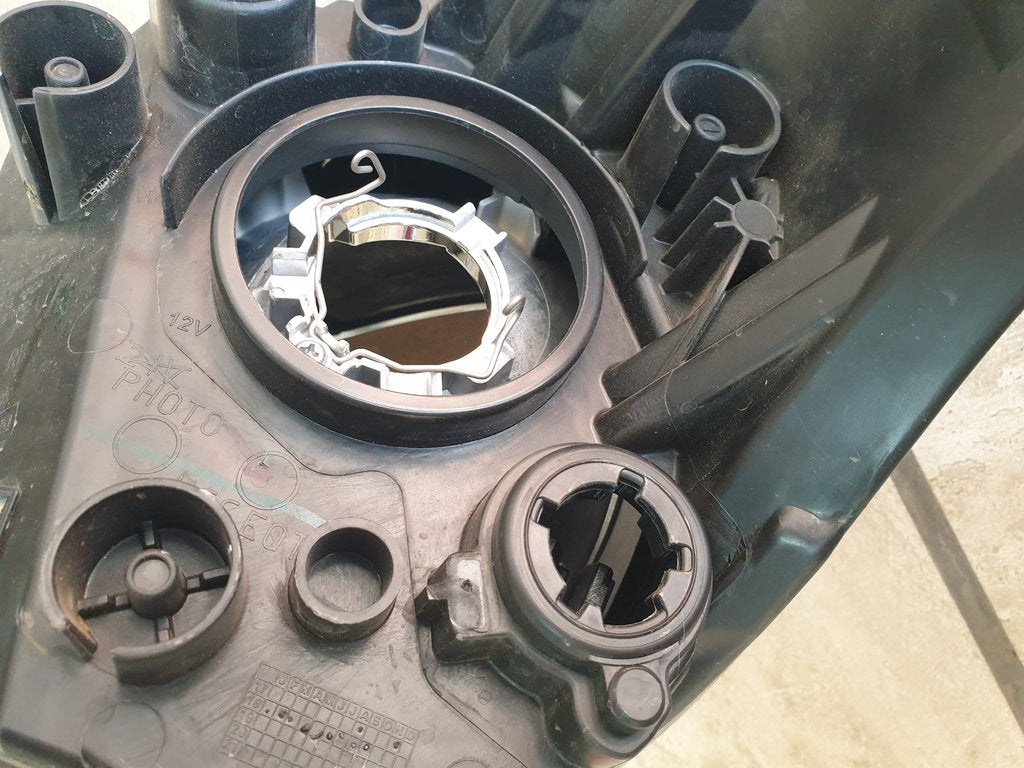 Ford Figo Right Headlight