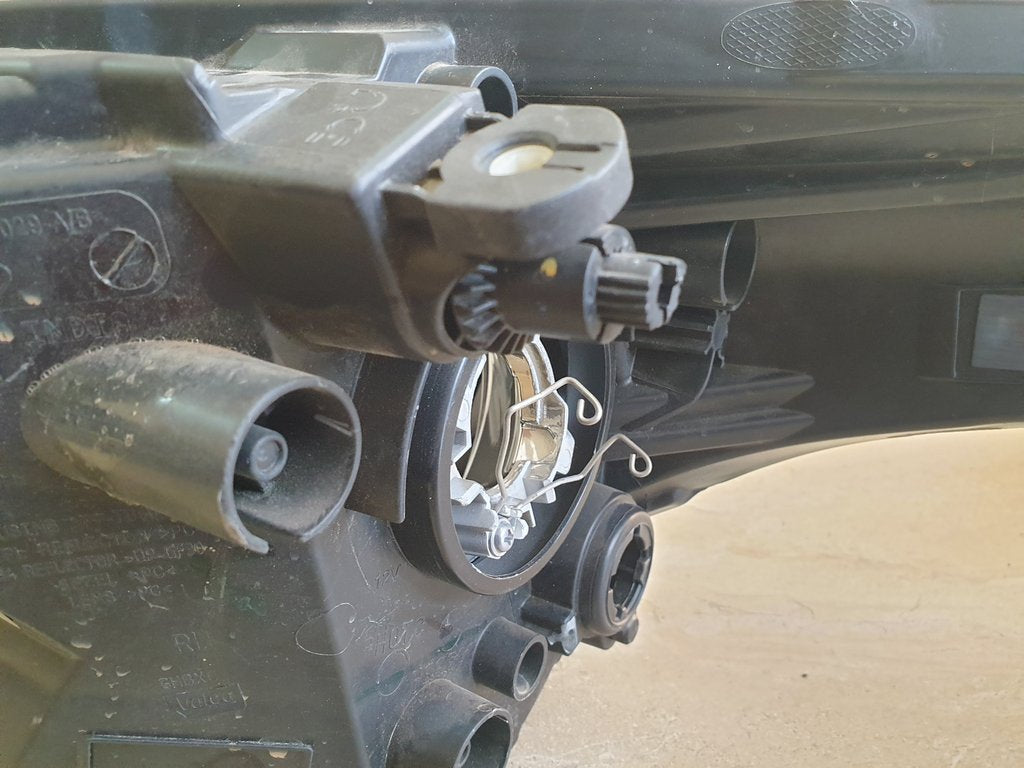 Ford Figo Right Headlight