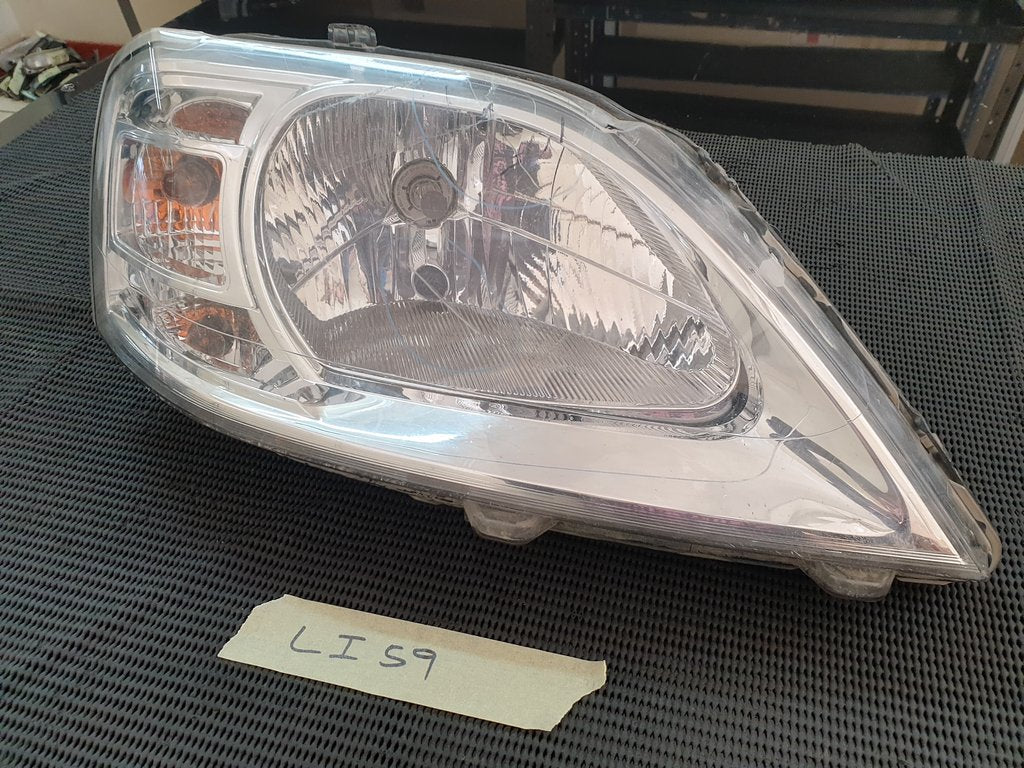 Nissan NP200 Right Headlight