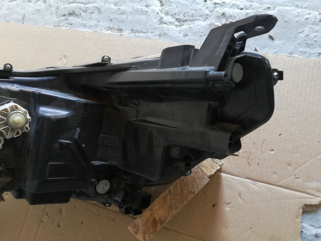 Toyota Hilux 2019, 2020, 2021 Right Headlight