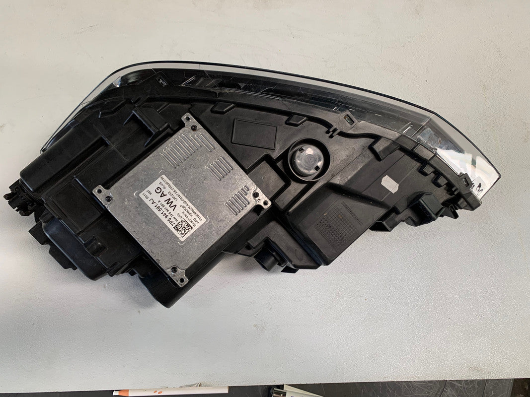 Volkswagen Polo Right Headlight