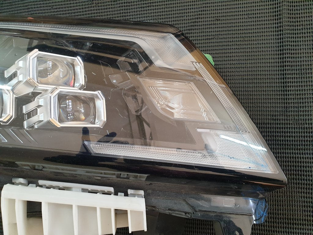 Nissan Navara Right Headlight