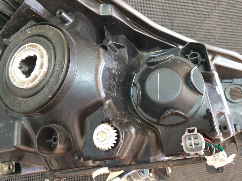 Toyota Rumion Suzuki Ertiga Left Headlight