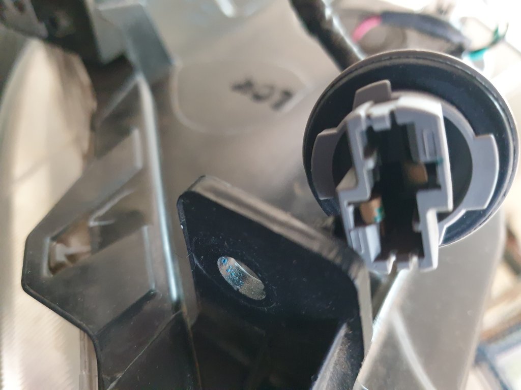 Toyota Rumion Suzuki Ertiga Left Headlight