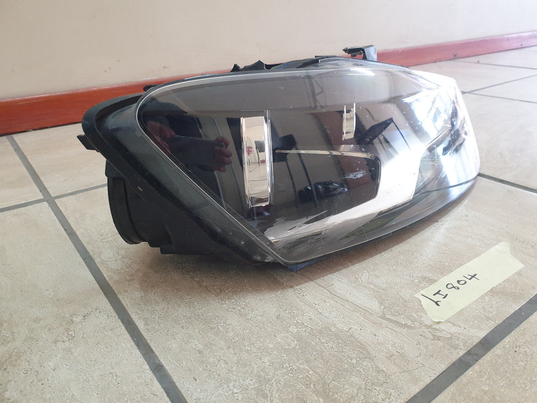 Volkswagen Polo Right Headlight