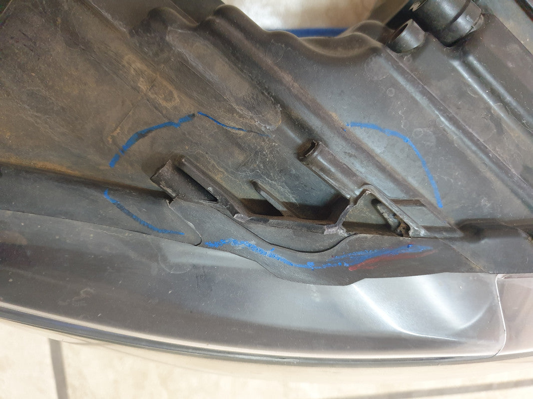 Volkswagen Polo Right Headlight