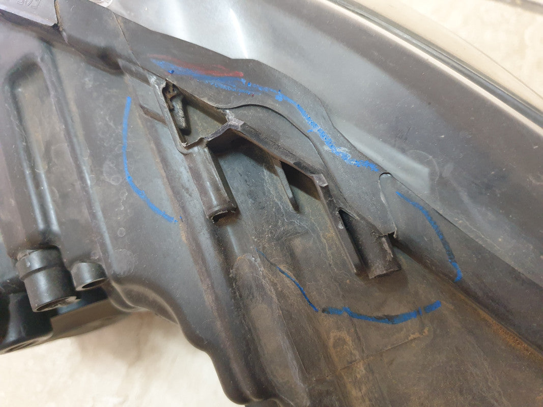 Volkswagen Polo Right Headlight