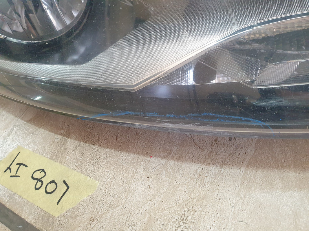 Volkswagen Polo Right Headlight
