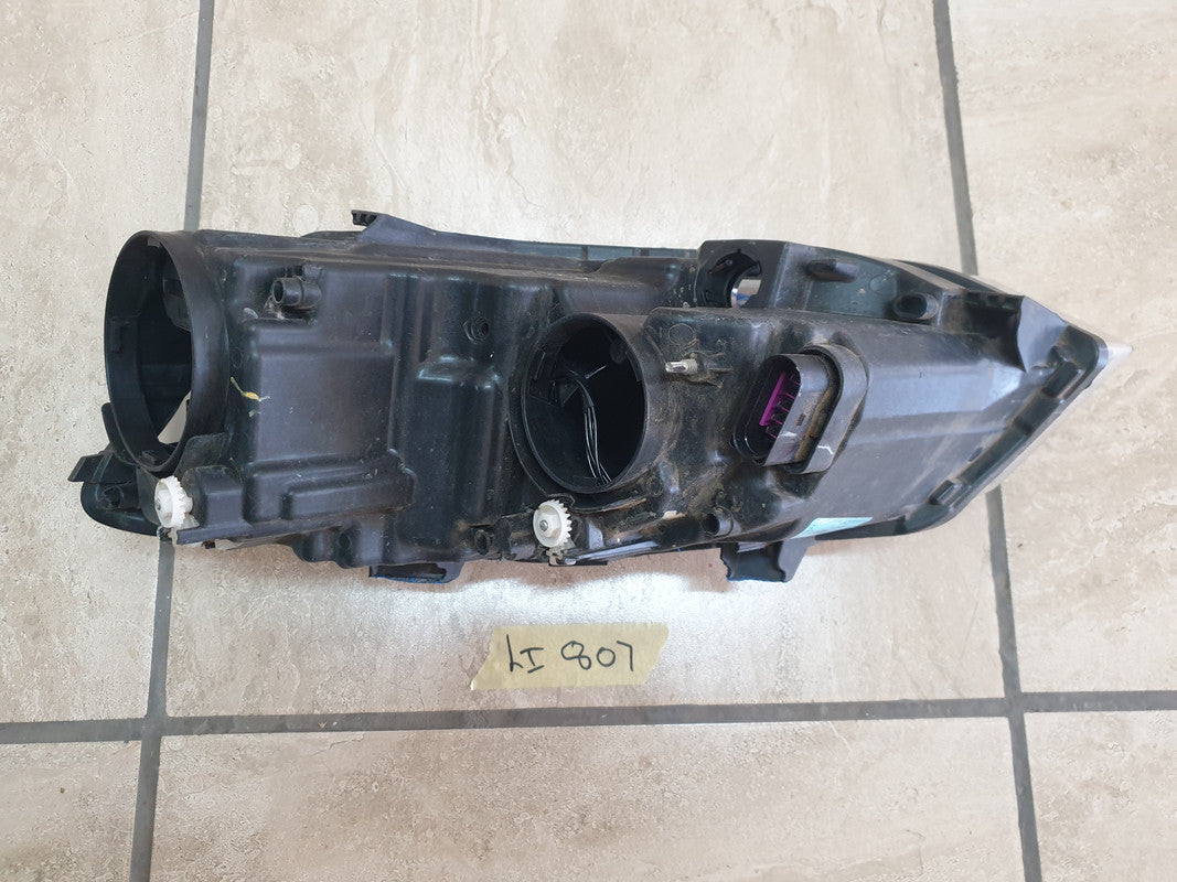 Volkswagen Polo Right Headlight