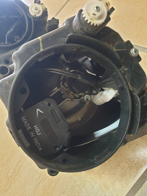 Volkswagen Polo Right Headlight