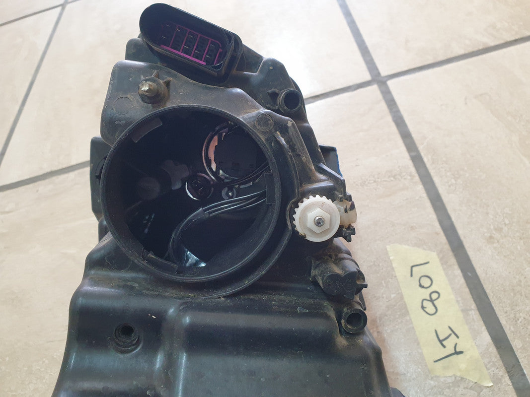 Volkswagen Polo Right Headlight