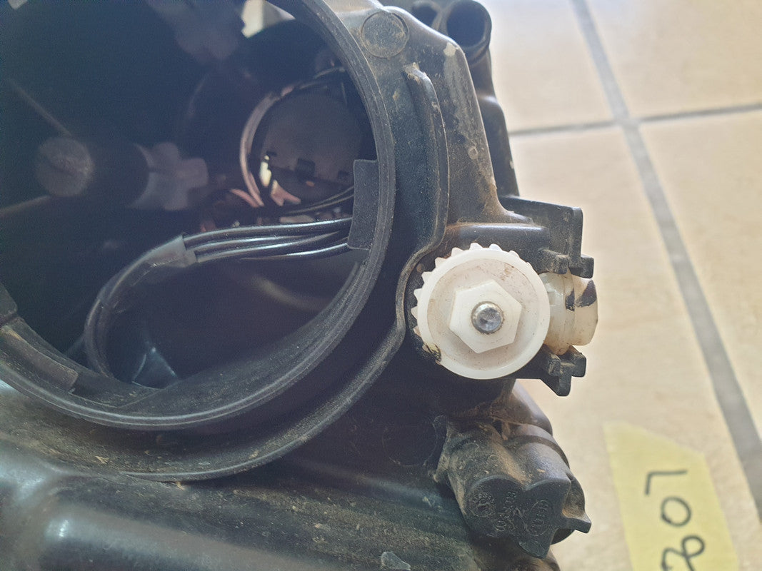 Volkswagen Polo Right Headlight
