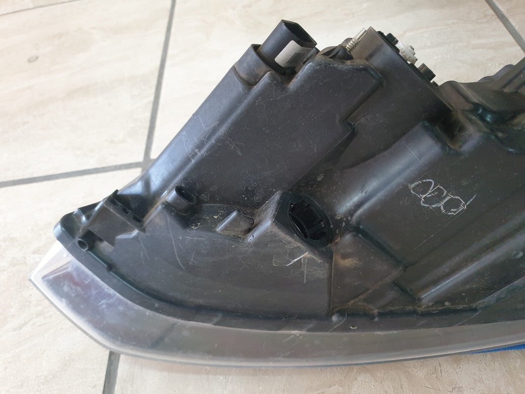 Volkswagen Polo Right Headlight