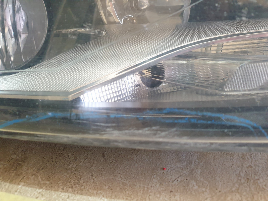 Volkswagen Polo Right Headlight