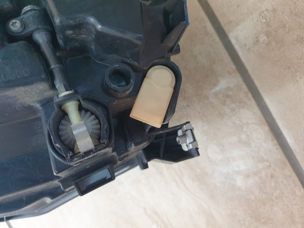 Volkswagen Polo Right Headlight