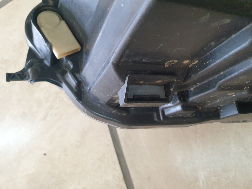 Volkswagen Polo Right Headlight
