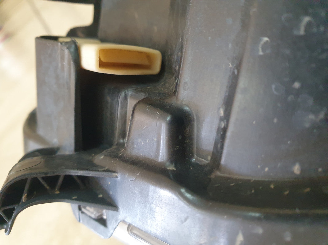 Volkswagen Polo Right Headlight