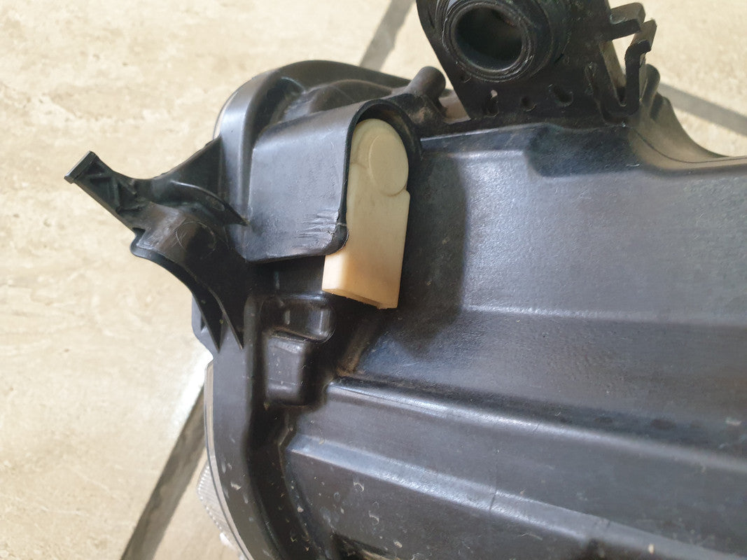 Volkswagen Polo Right Headlight