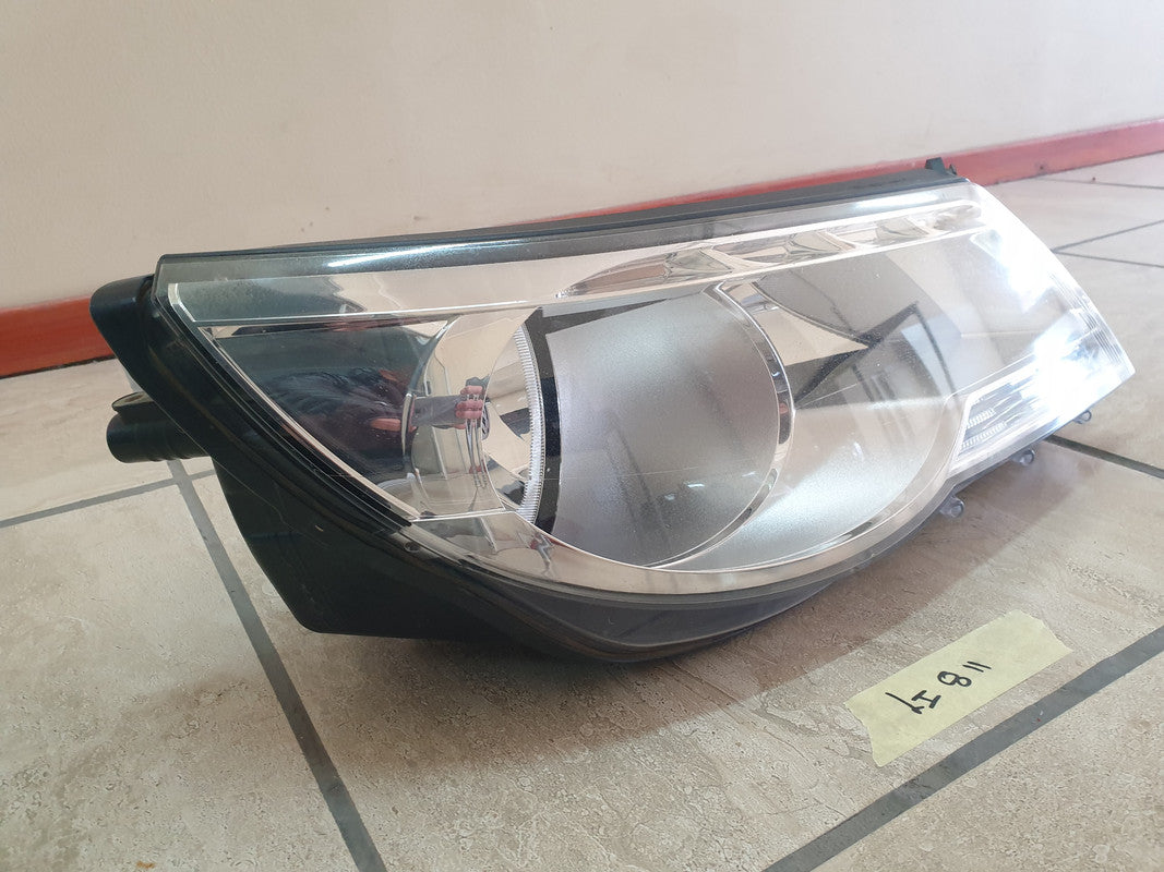 Volkswagen Tiguan Right Headlight