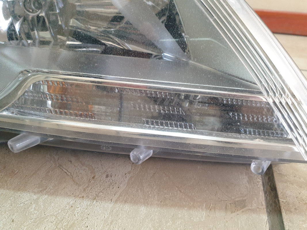 Volkswagen Tiguan Right Headlight