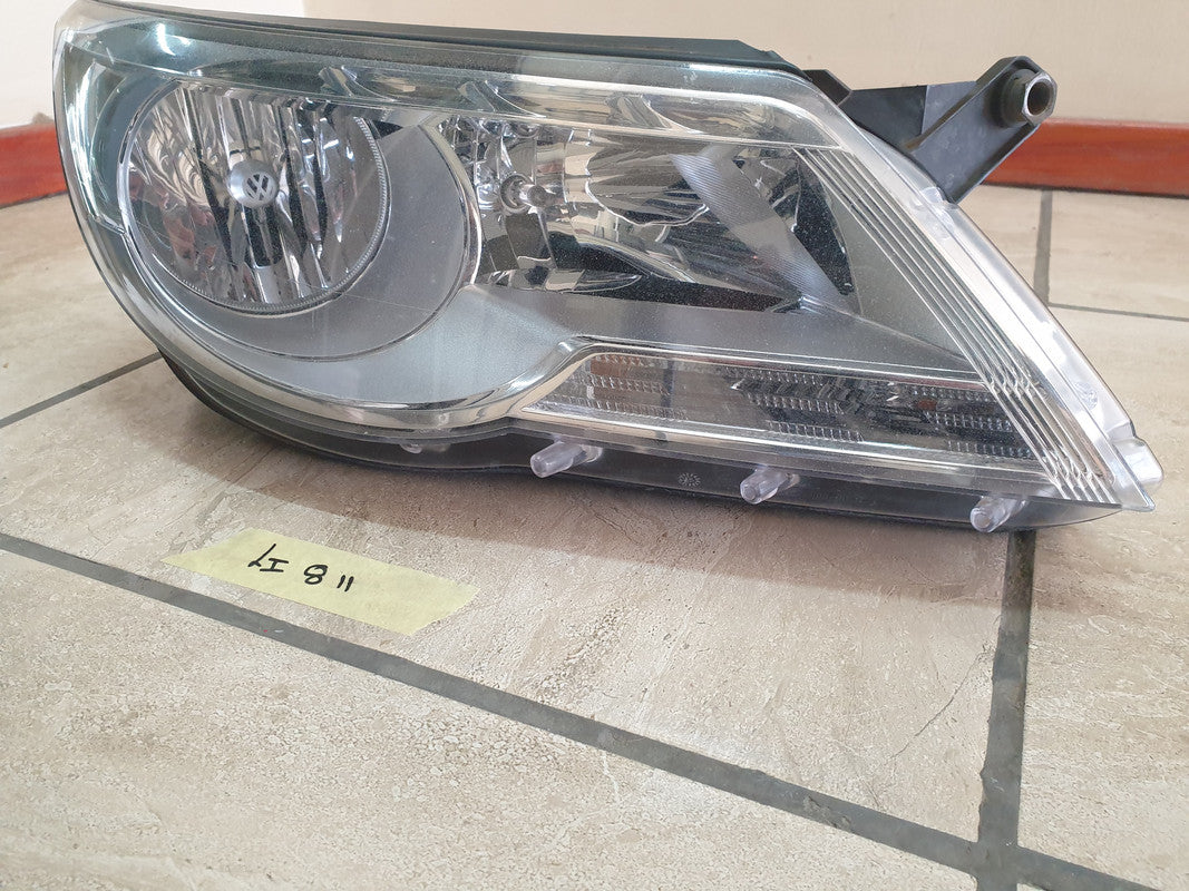 Volkswagen Tiguan Right Headlight