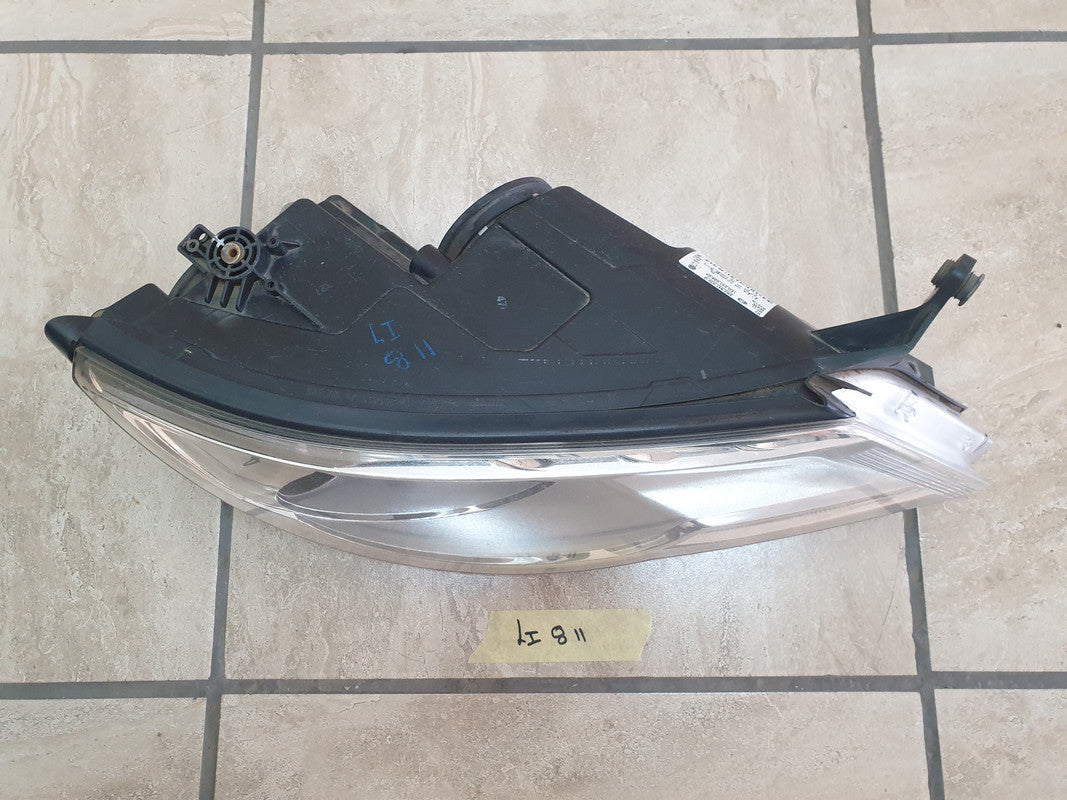 Volkswagen Tiguan Right Headlight