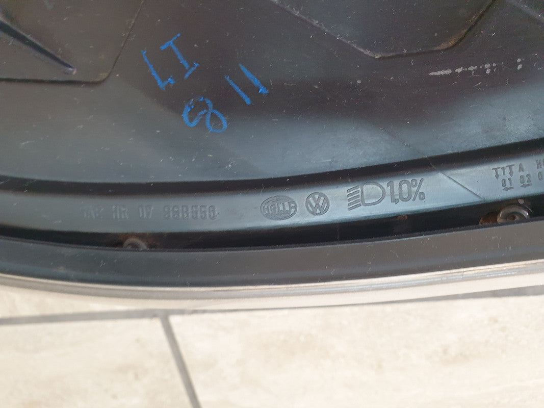 Volkswagen Tiguan Right Headlight