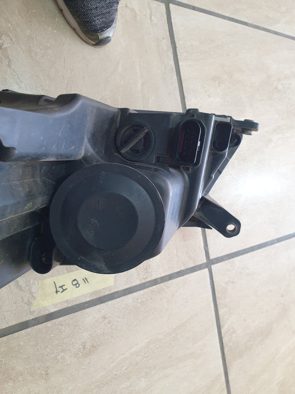 Volkswagen Tiguan Right Headlight