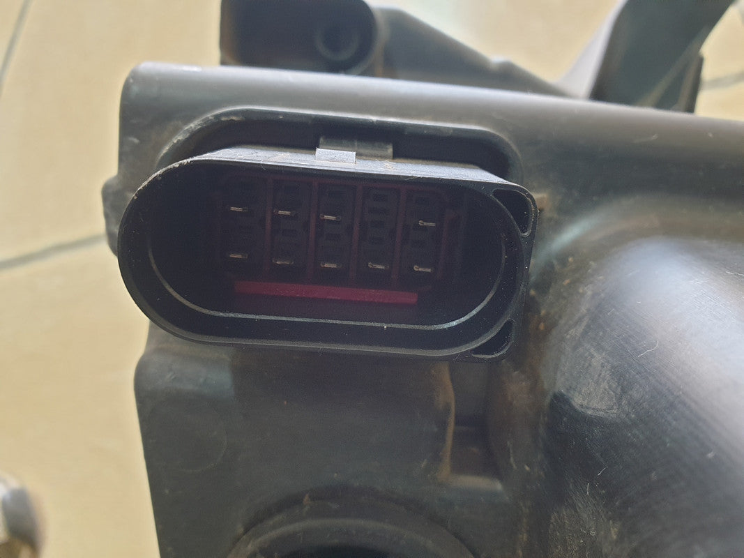 Volkswagen Tiguan Right Headlight