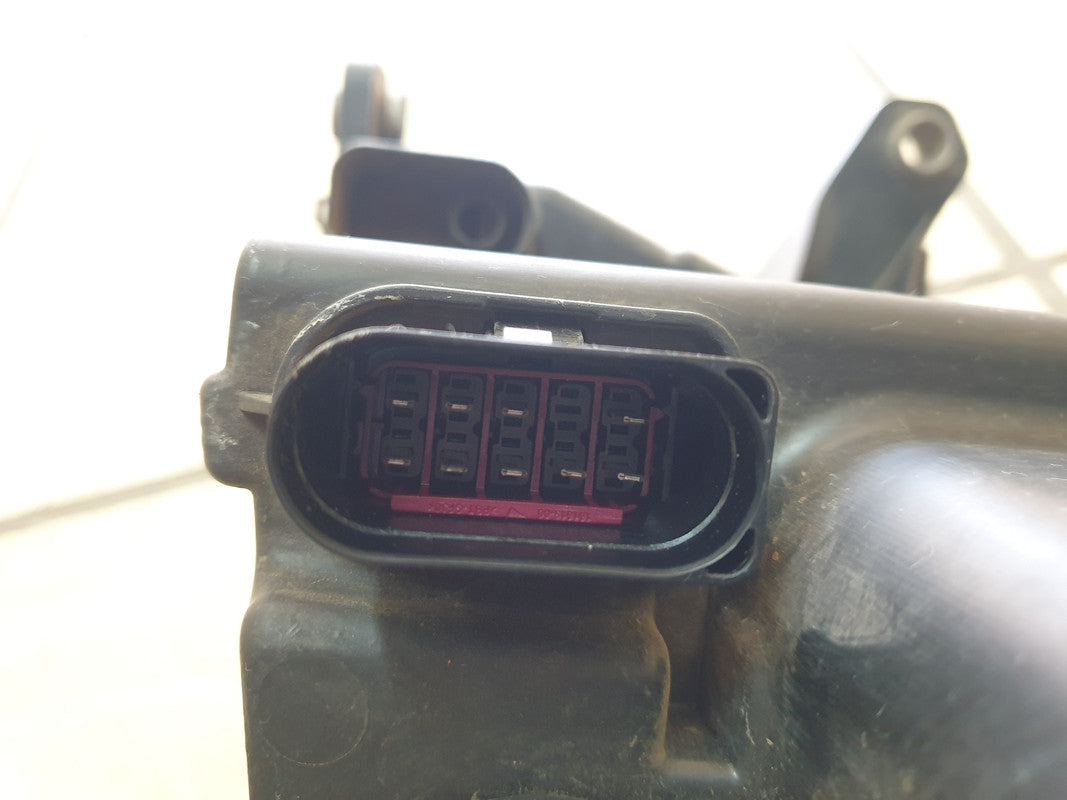 Volkswagen Tiguan Right Headlight