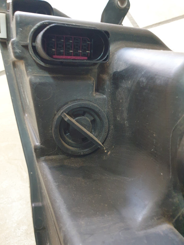 Volkswagen Tiguan Right Headlight