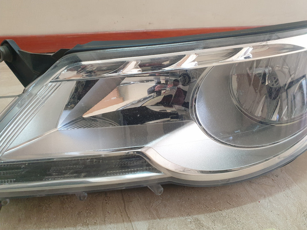 Volkswagen Tiguan Left Headlight