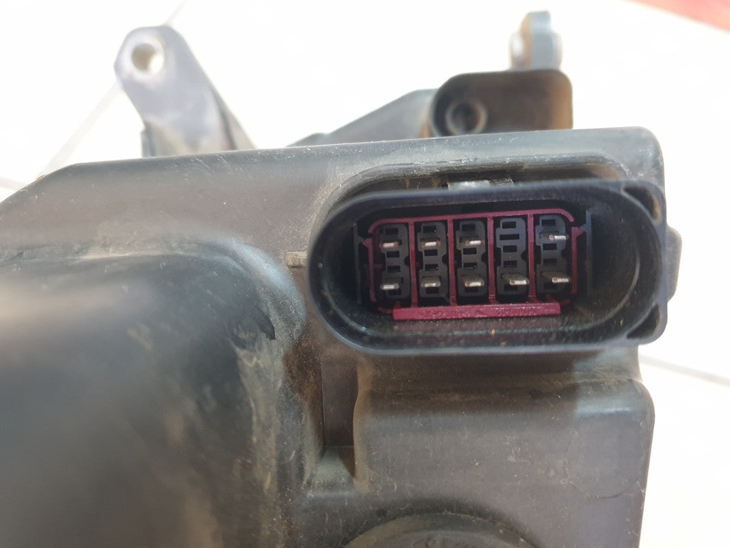 Volkswagen Tiguan Left Headlight