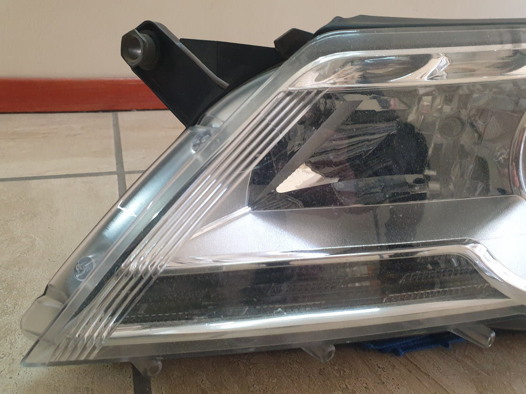 Volkswagen Tiguan Left Headlight