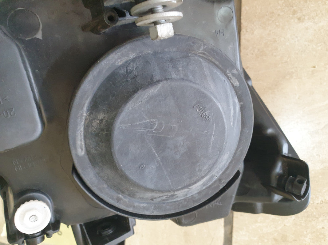 Volkswagen Caddy Left Headlight