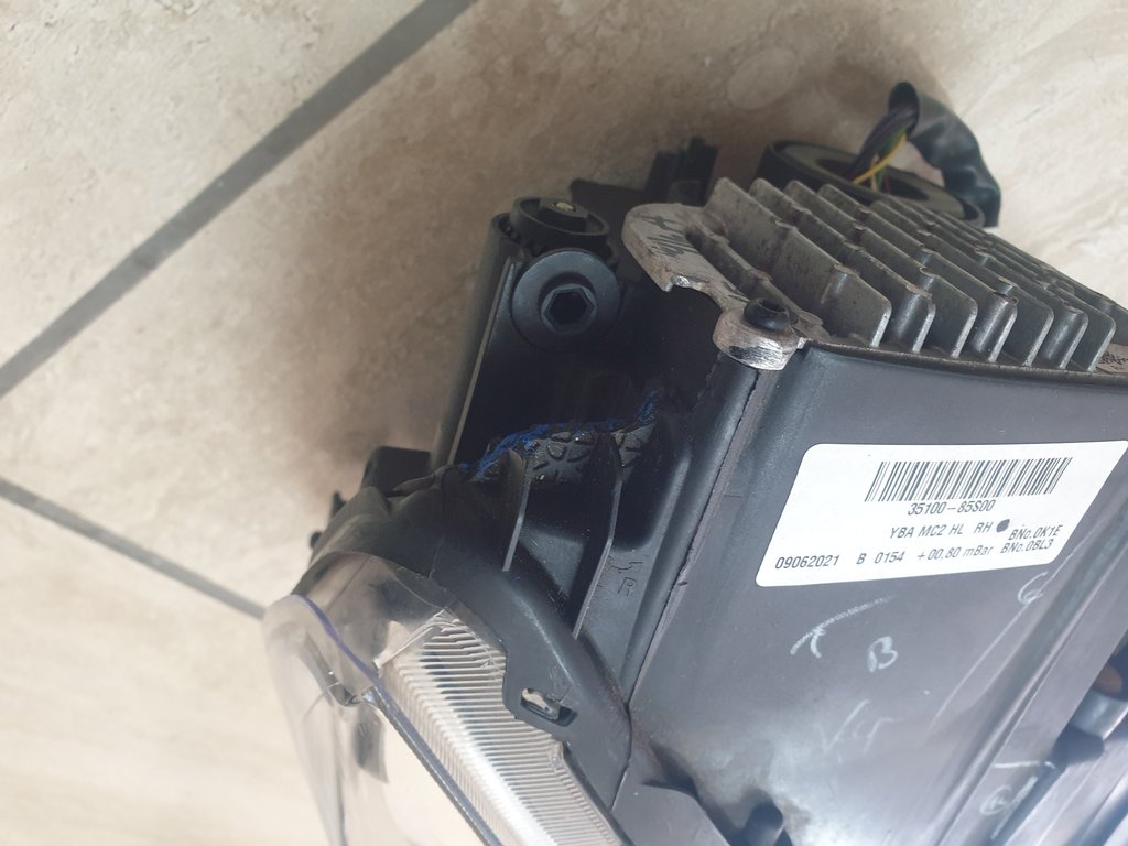 Toyota Urban Cruiser Right Headlight