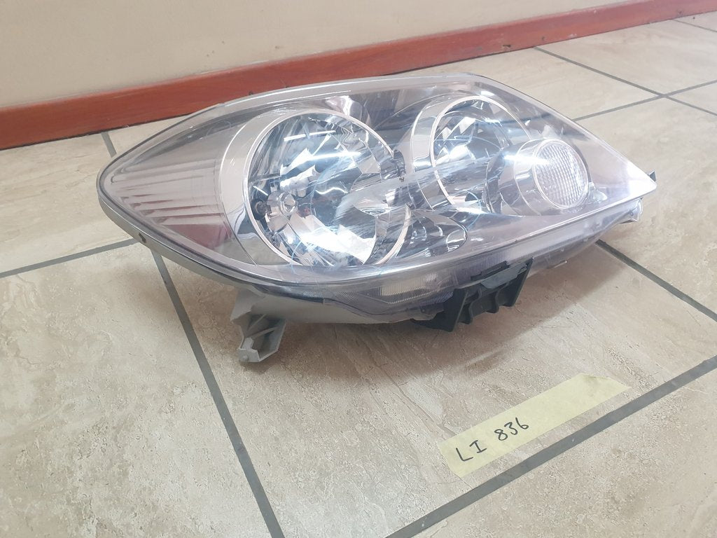 Toyota Aftermarket Fortuner 2006 Right Headlight