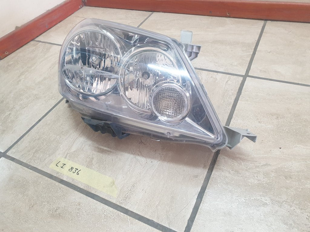 Toyota Aftermarket Fortuner 2006 Right Headlight
