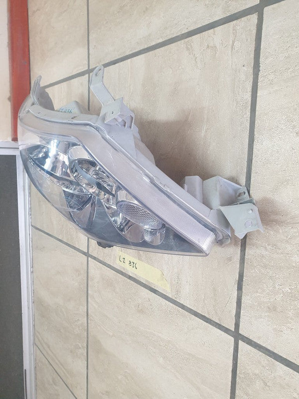 Toyota Aftermarket Fortuner 2006 Right Headlight