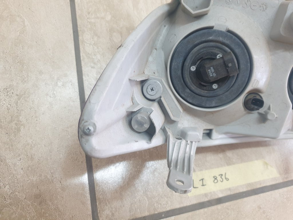 Toyota Aftermarket Fortuner 2006 Right Headlight