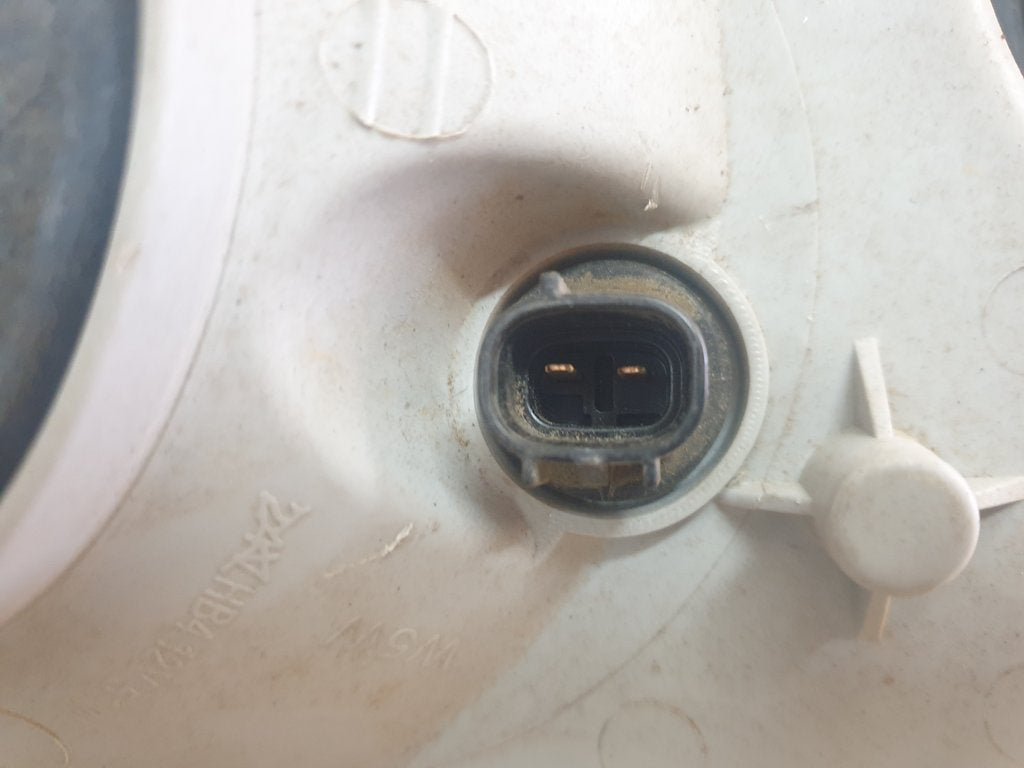 Toyota Aftermarket Fortuner 2006 Right Headlight