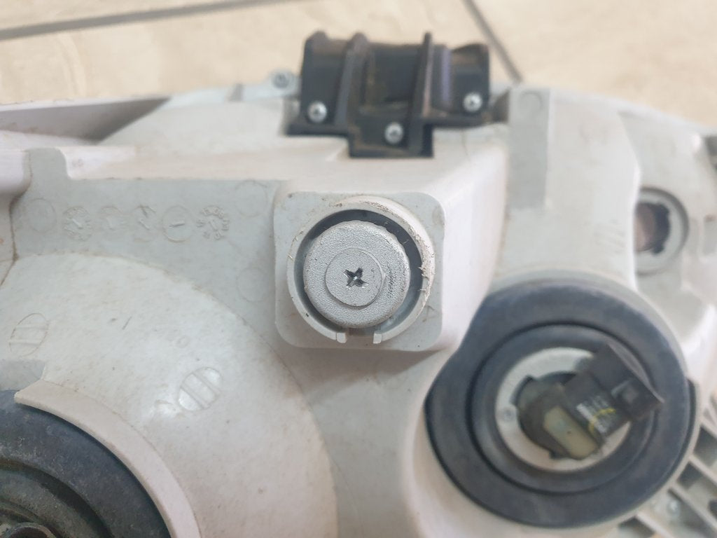Toyota Aftermarket Fortuner 2006 Right Headlight
