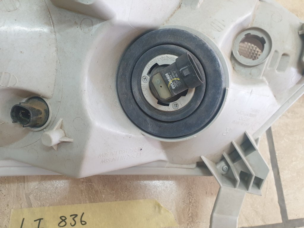 Toyota Aftermarket Fortuner 2006 Right Headlight