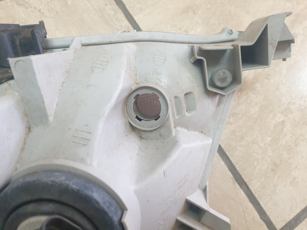Toyota Aftermarket Fortuner 2006 Right Headlight