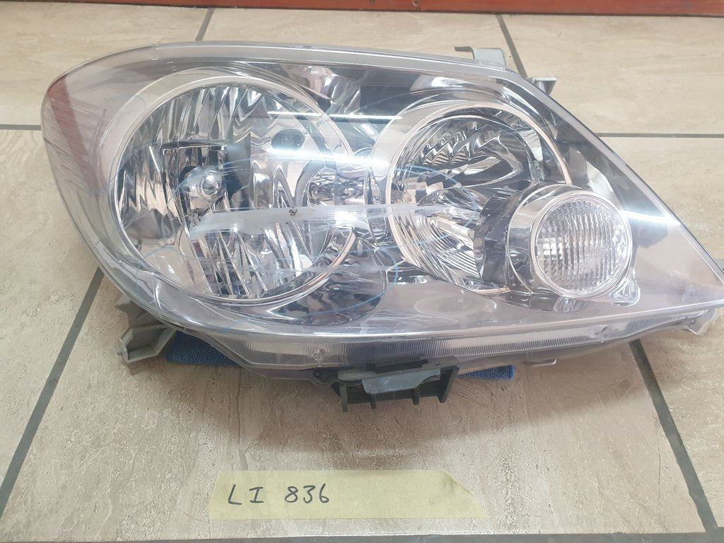 Toyota Aftermarket Fortuner 2006 Right Headlight