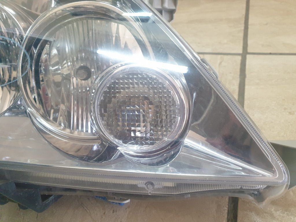 Toyota Aftermarket Fortuner 2006 Right Headlight